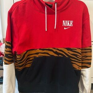 Nike women’s pull over hoodie